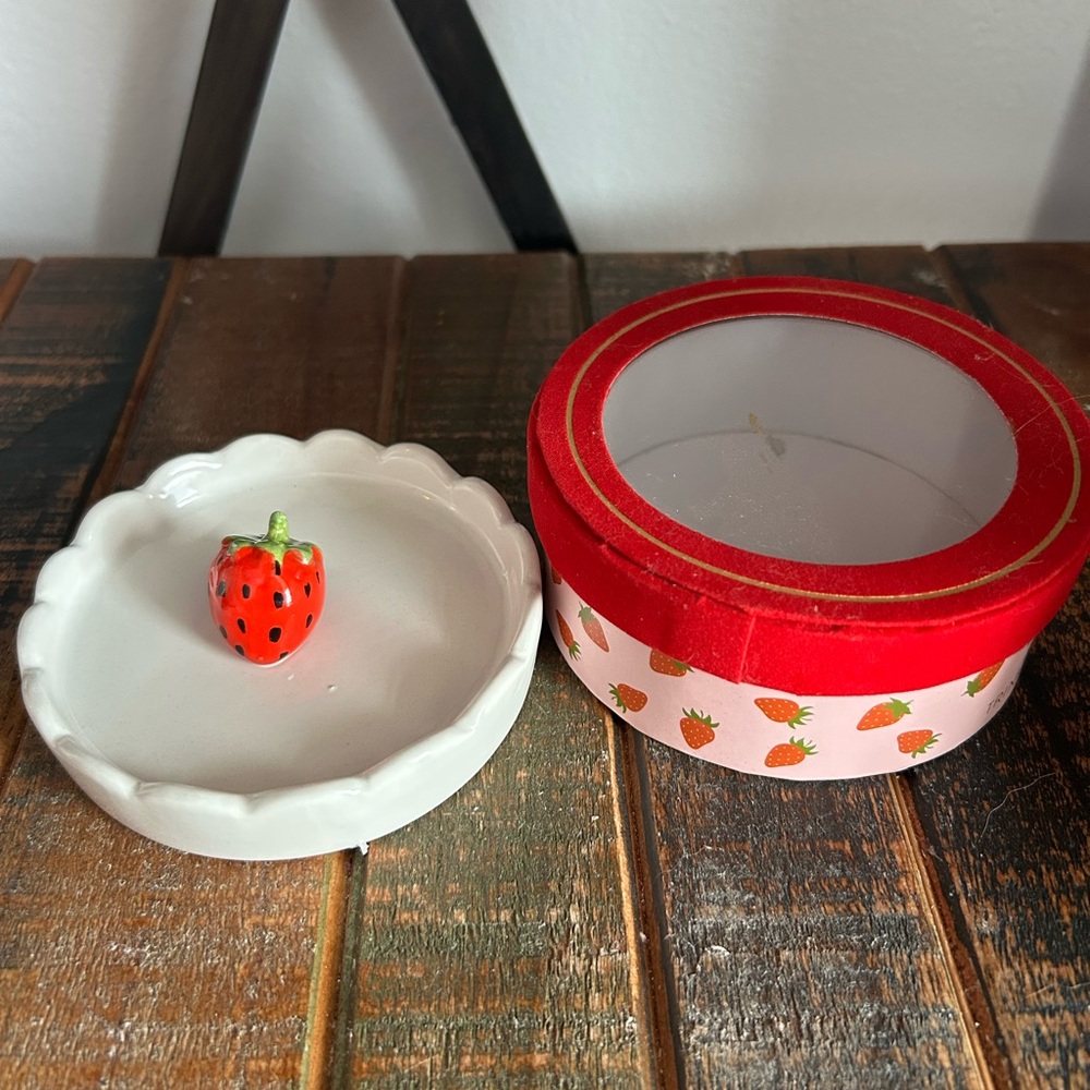 Eccolo BERRY SWEET Strawberry Trinket Dish NEW